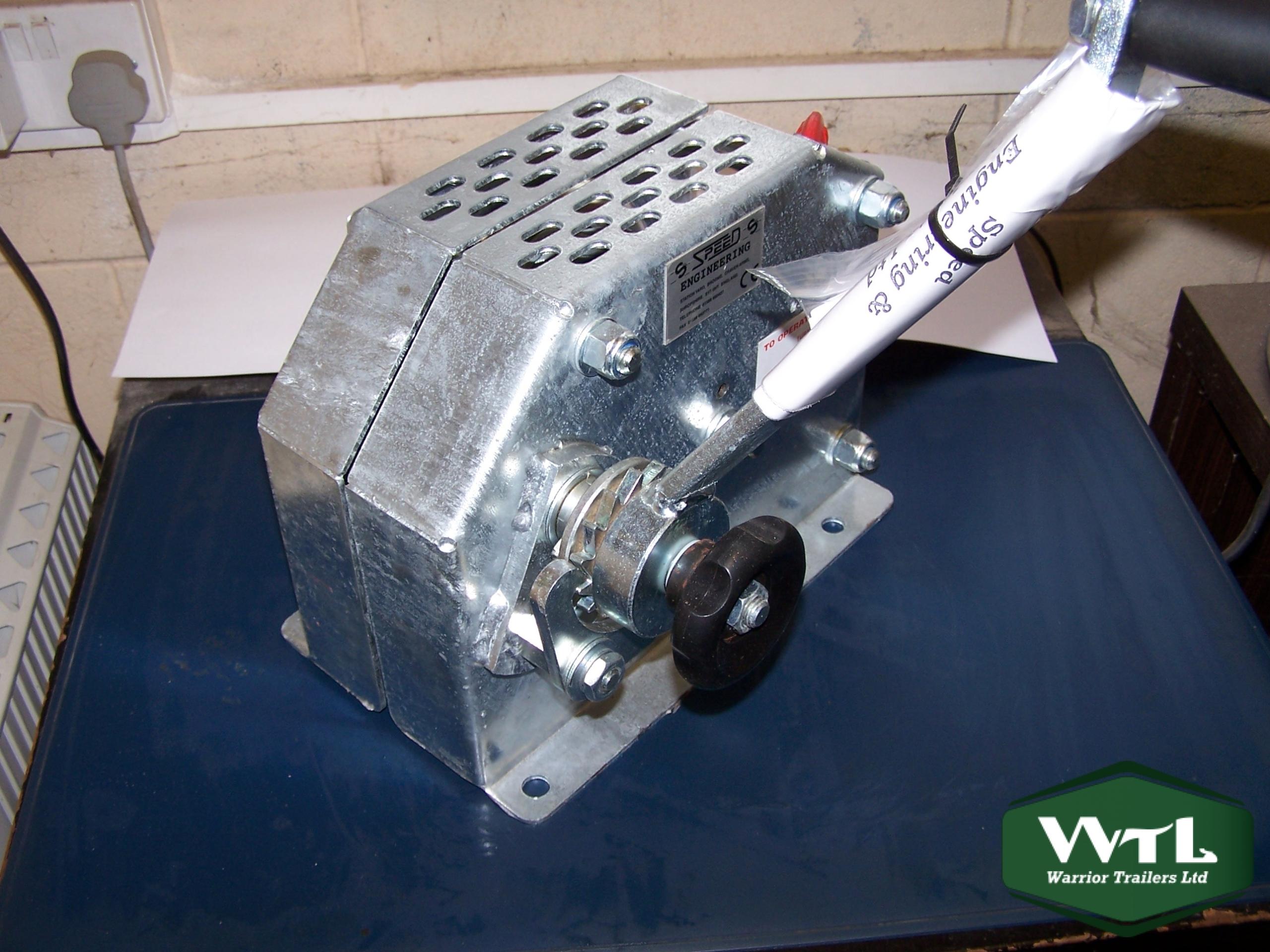 2 Ton-Hand Winch with Steel Rope.