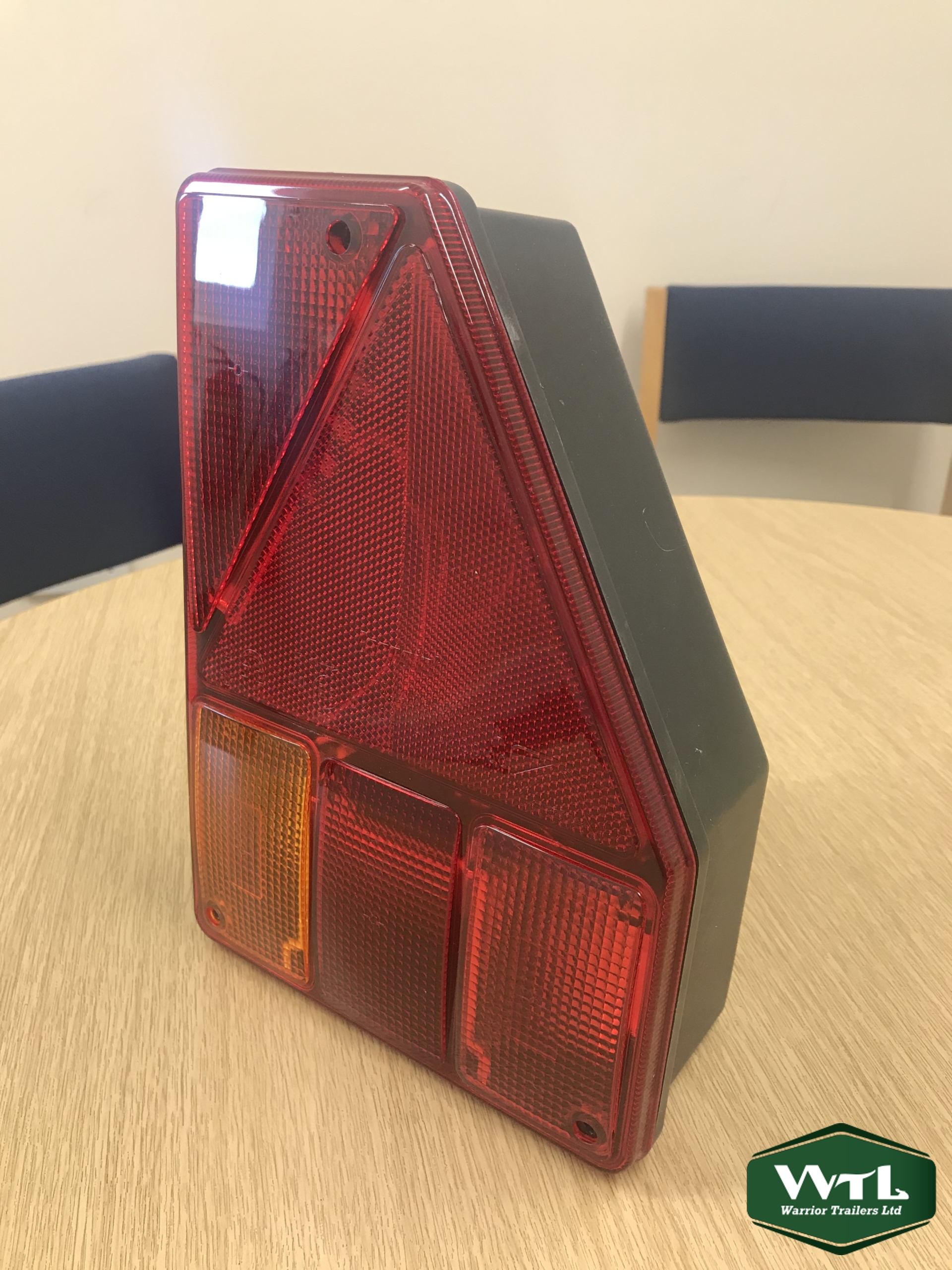 Aspock Earpoint-Right Hand-Rear Combination Lamp with Fog. - Image 2