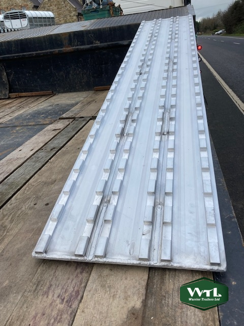 Heavy Duty Aluminium Loading Ramps - 6ft / 2000mm with Hook End Connection - 115/20450 - Image 8